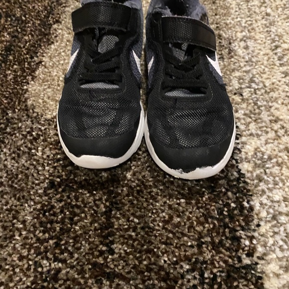 Nike shoes great for playtime - Picture 4 of 4